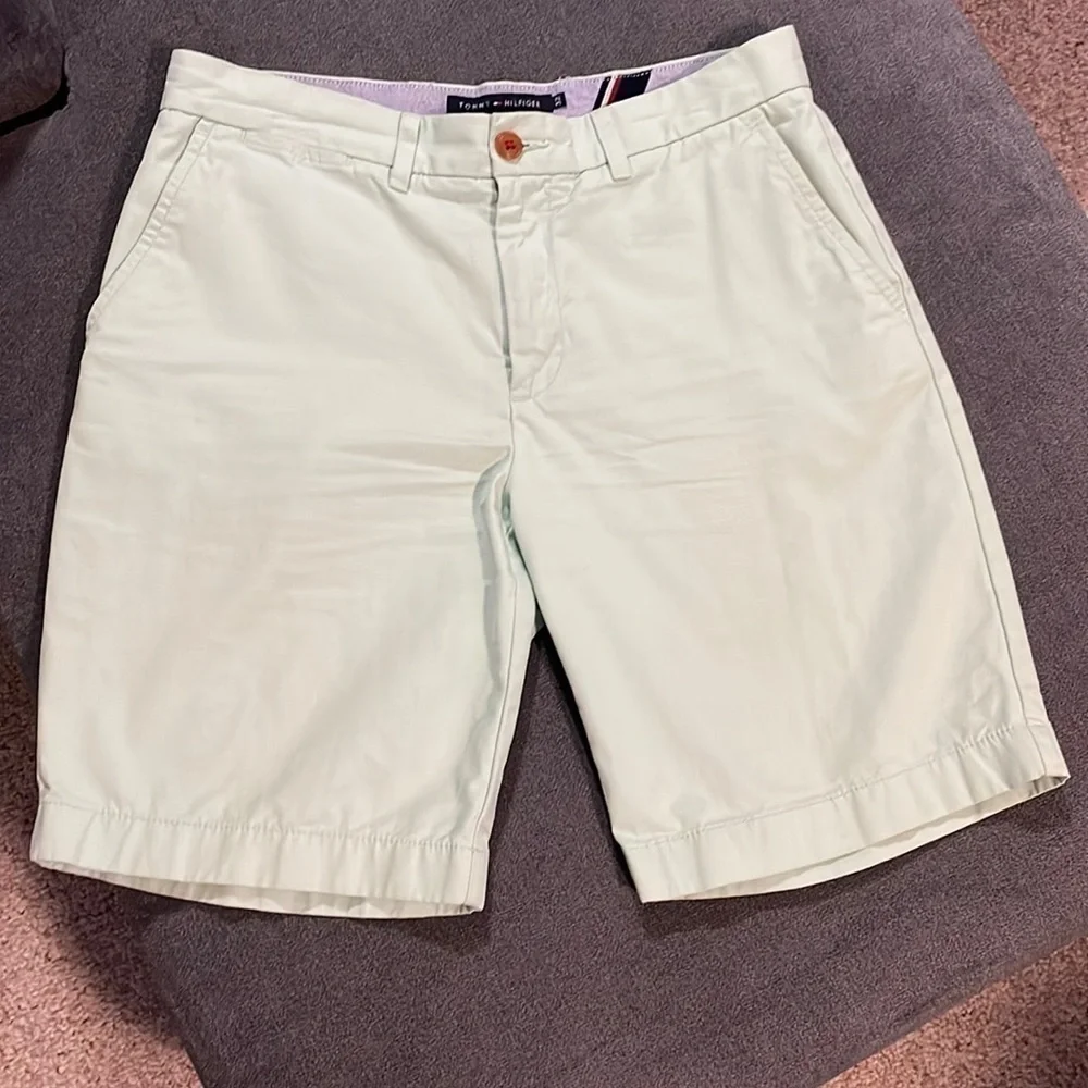 MEN’S Tommy Hilfiger Classic Fit Shorts with 9.5” inseam